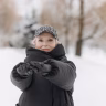 elderly woman layering winter clothes Saúde e Bem-estar