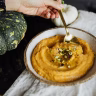 senior woman cooking pumpkin soup Saúde e Bem-estar