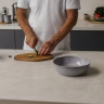 senior woman chopping vegetables kitchen Saúde e Bem-estar