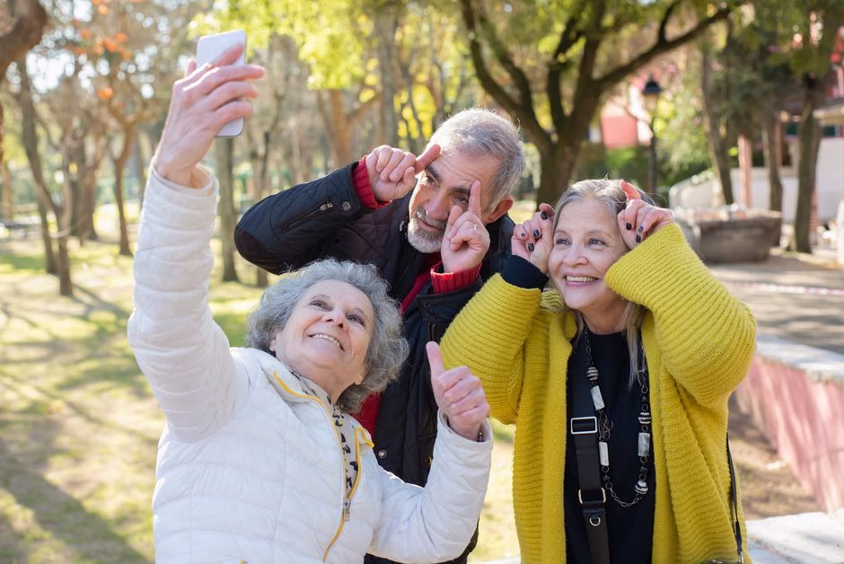elderly group performing side steps in outdoor park Saúde e Bem-estar